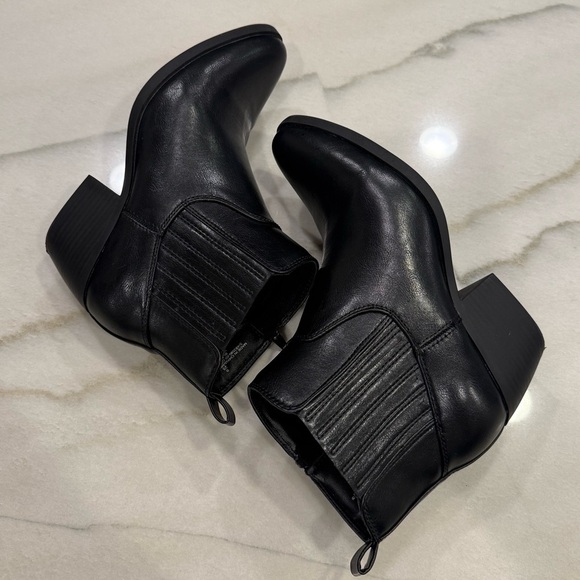 Old Navy Ankle Boots Size 8 Black Faux Leather - Picture 10 of 15